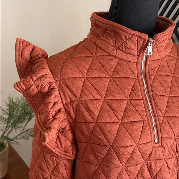 Lovelo Quilted Carmel brown Pullover with Ruffle Sleeves medium - Picture 2 of 11